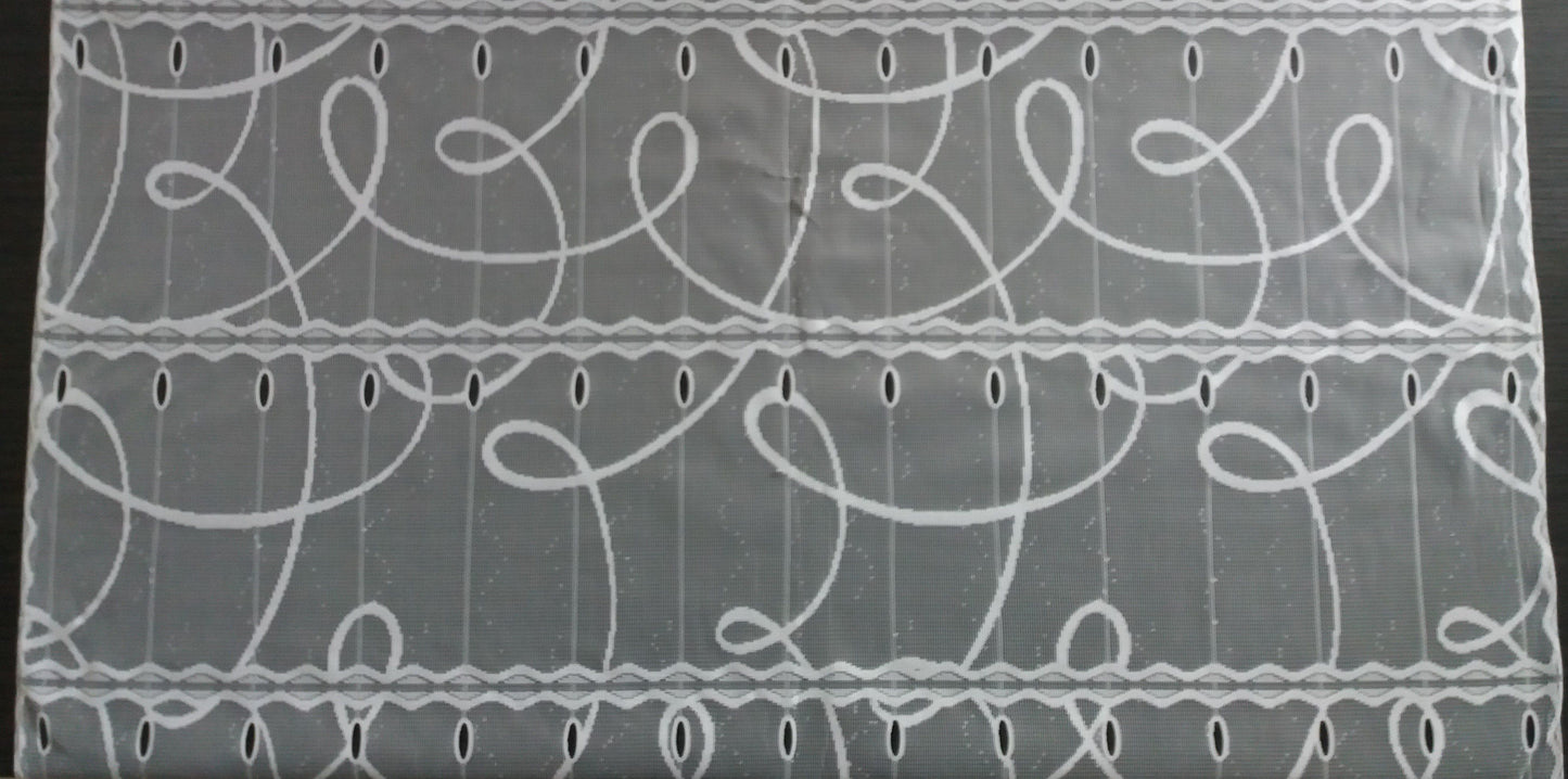 Tenda bianca con motivo curvo