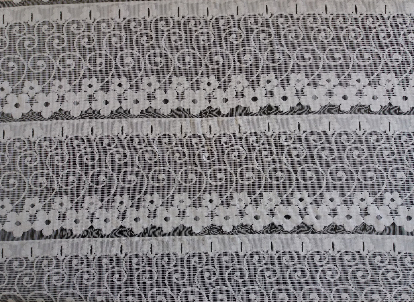 Tenda velata bianca a motivi floreali (Zoom)