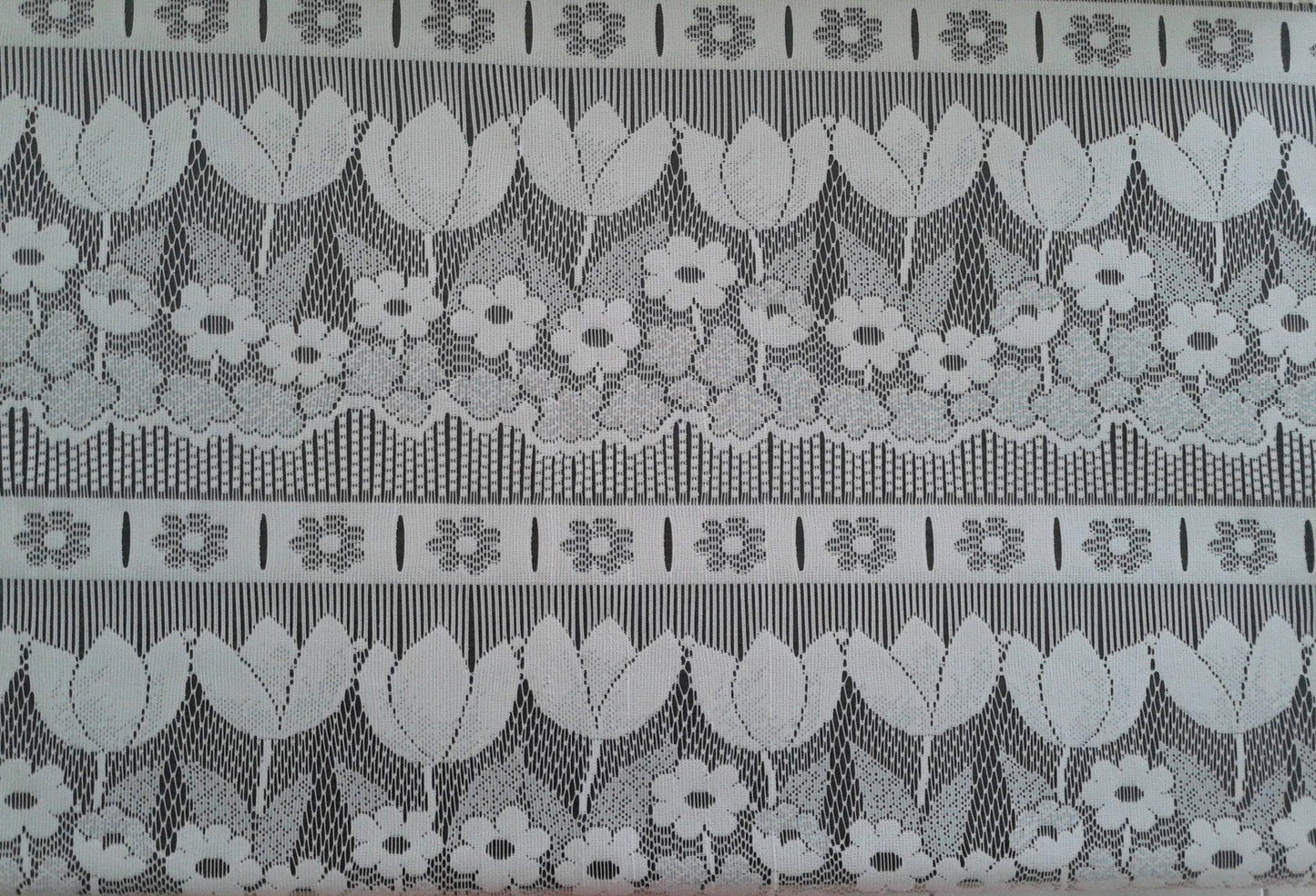 Tenda velata bianca con motivo a tulipano (Zoom)