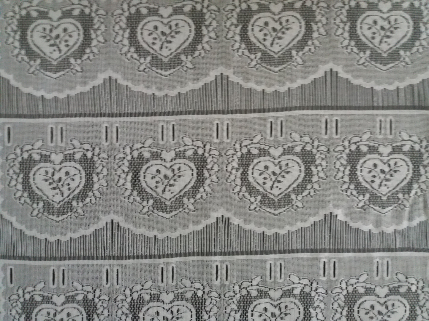 Rideau modulable blanc 45 cm de largeur motif Coeur floral