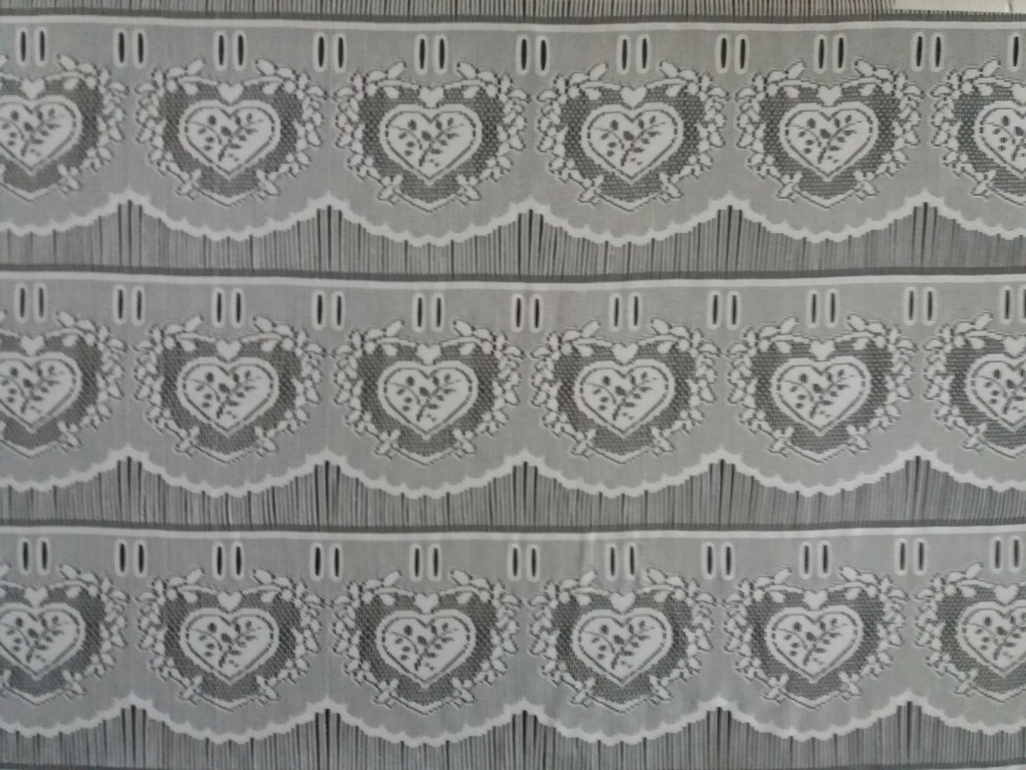 Rideau modulable blanc 90 cm de largeur motif Cœur floral