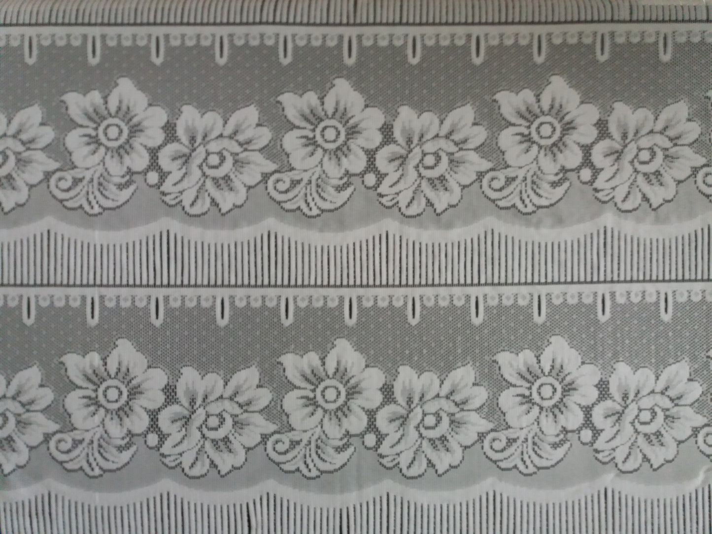 Rideau modulable blanc 90 cm de largeur motif Floralie