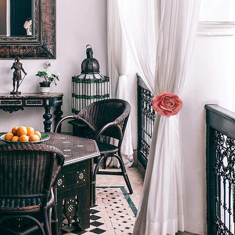 "Rose artificiali con clip creative in metallo