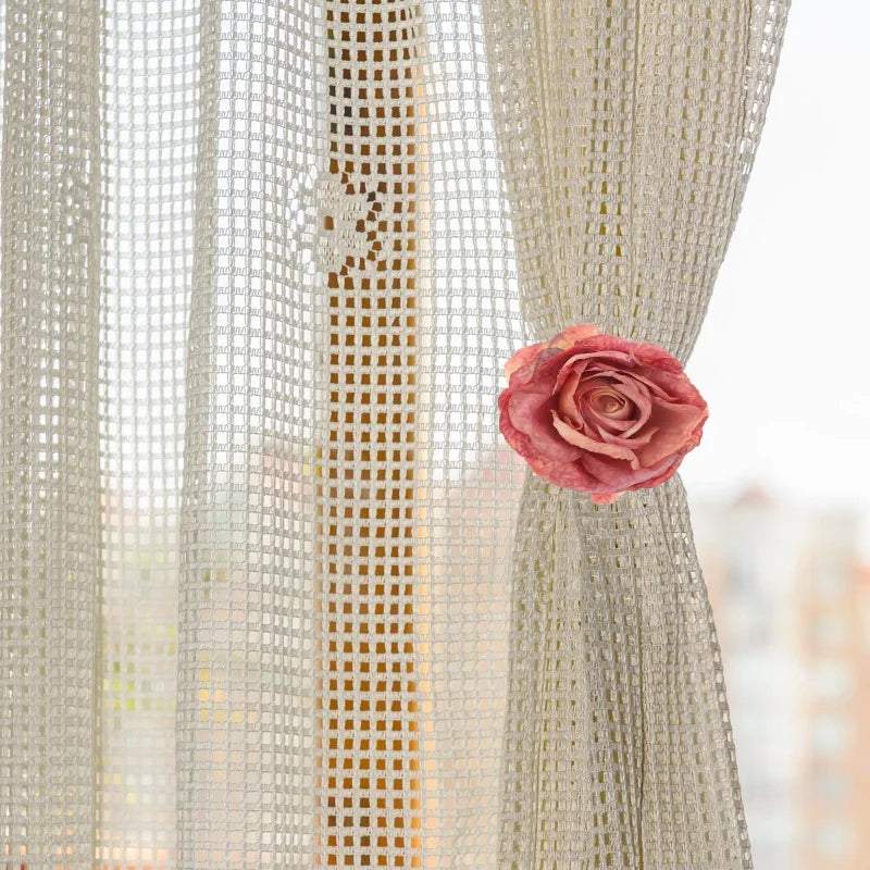 "Rose artificiali con clip creative in metallo