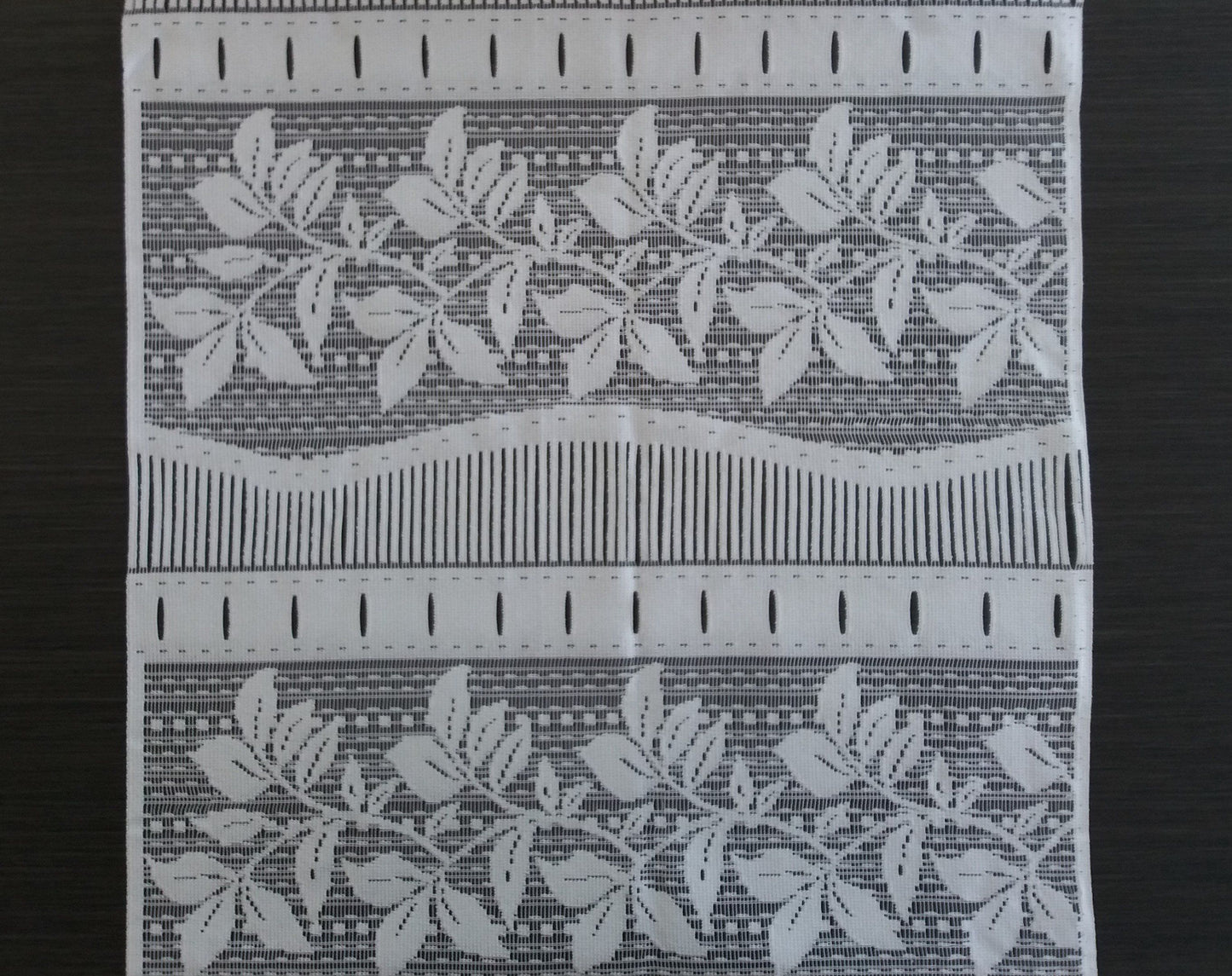 Tenda schermata bianca con motivo fogliame