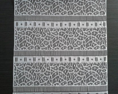 Tenda paravento bianca con disegno geometrico