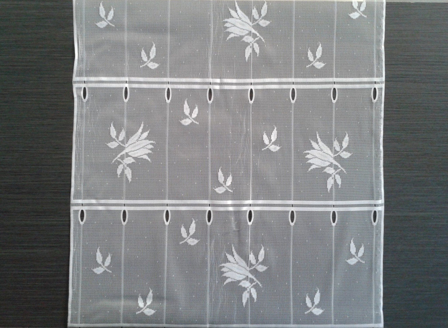 Tenda bianca con motivo a giglio