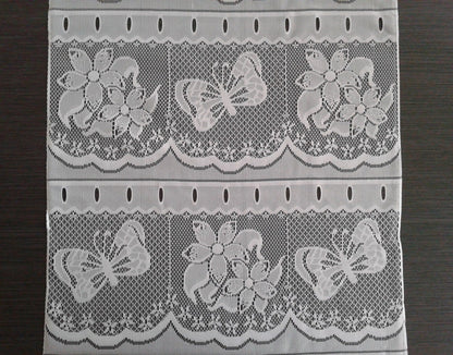 Tenda bianca con motivo a farfalla