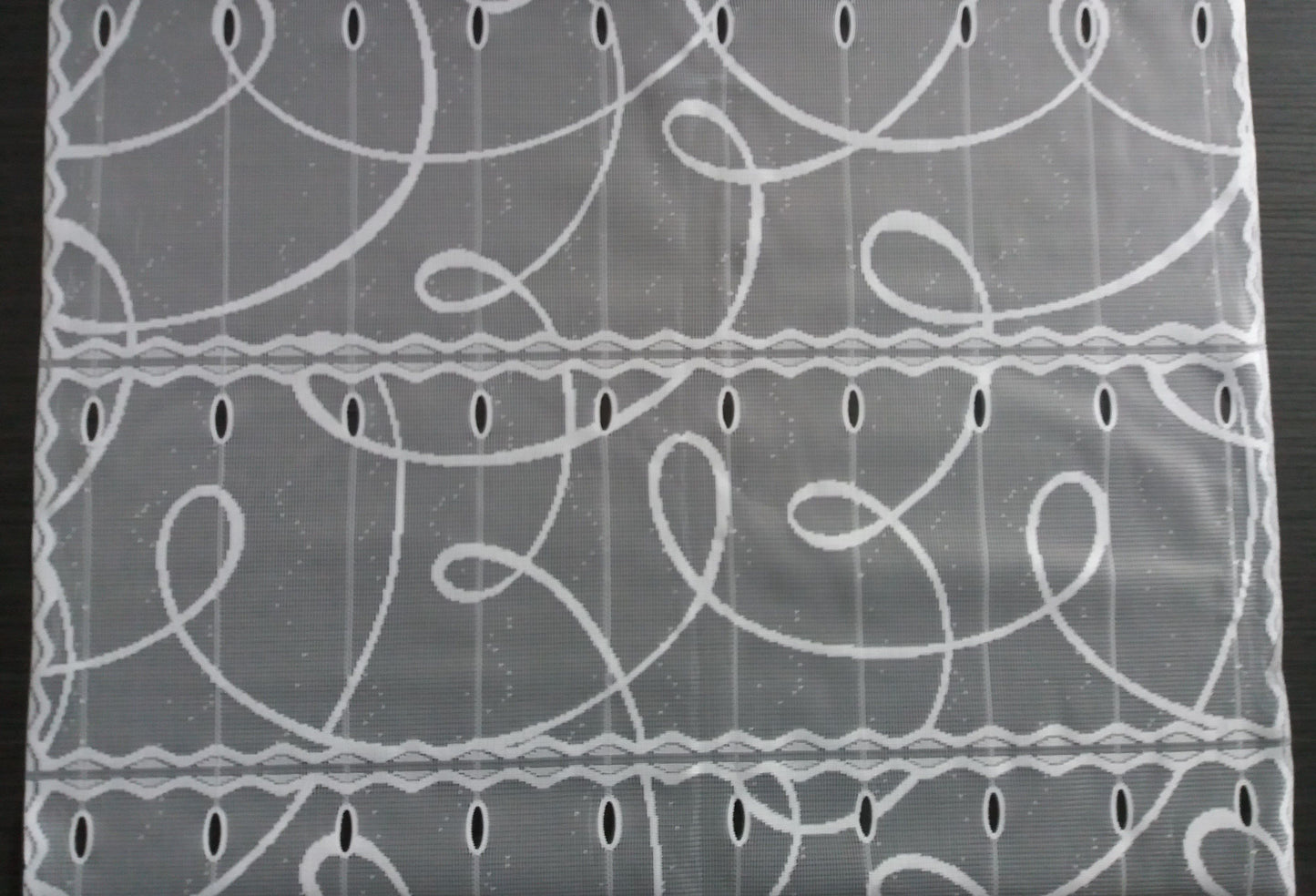 Tenda bianca con motivo Courbe