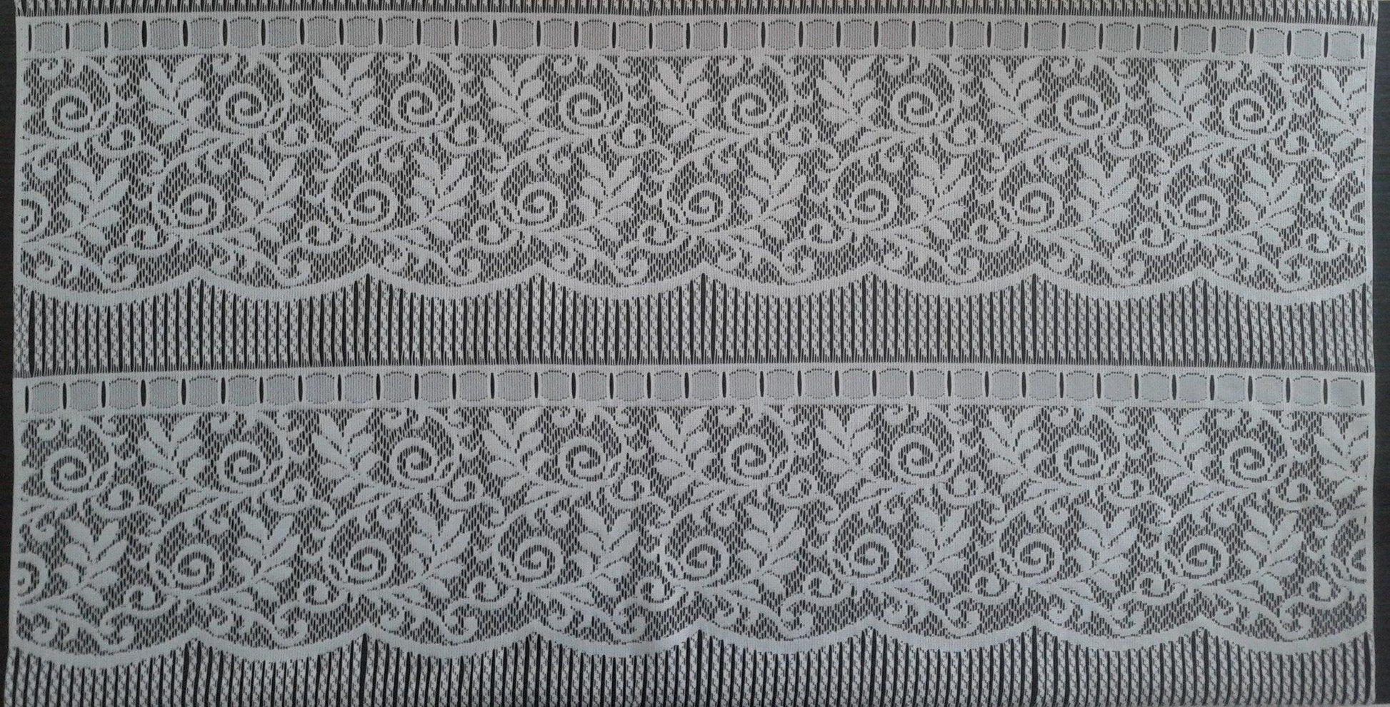 Tenda velata bianca con motivo arabesco