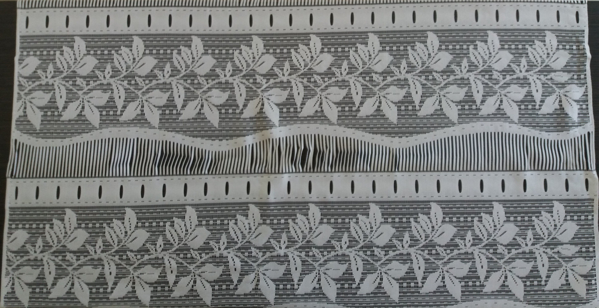 Tenda trasparente bianca con motivo a fogliame