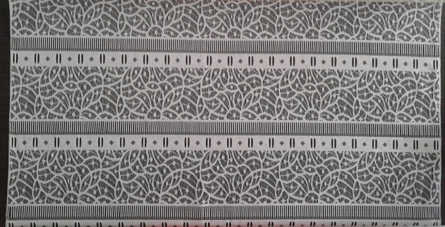 Tenda velata bianca con motivo geometrico