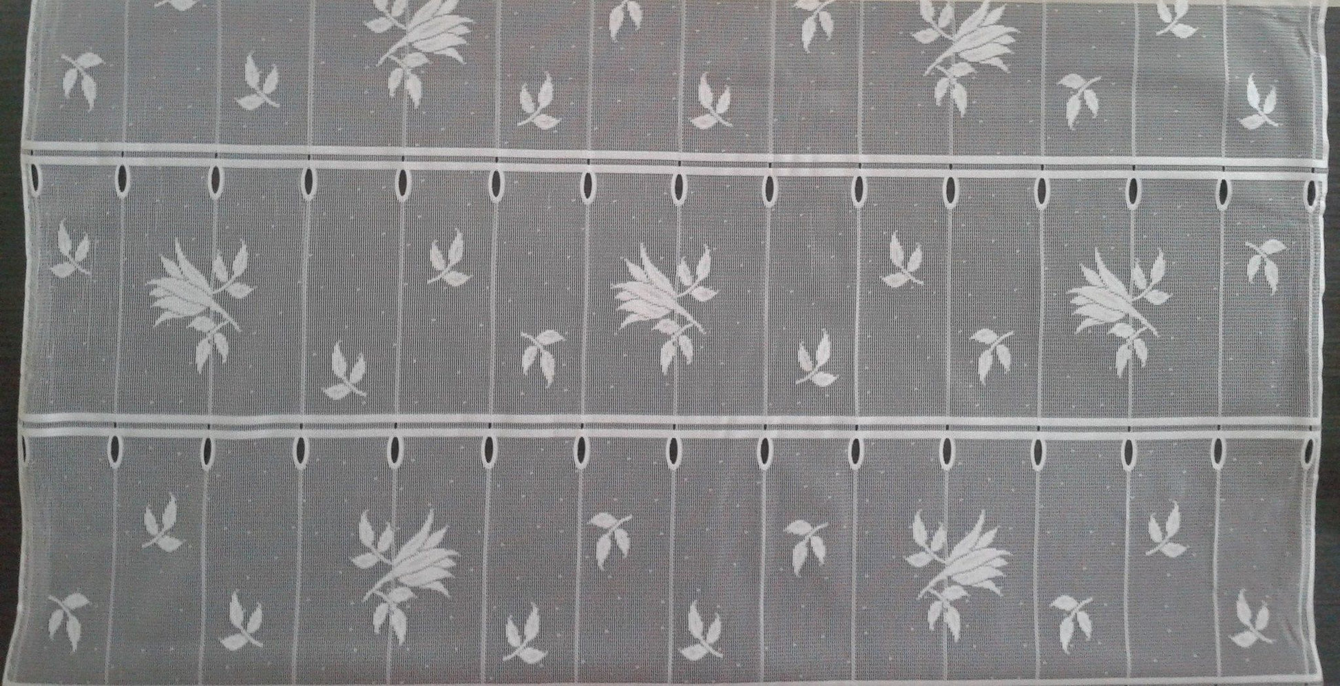 Tenda velata bianca con motivo a giglio