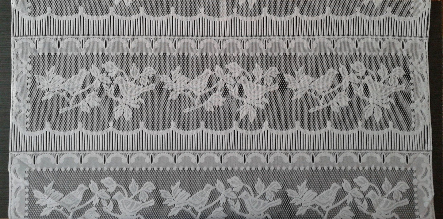 Tenda velata bianca con motivo di uccellini