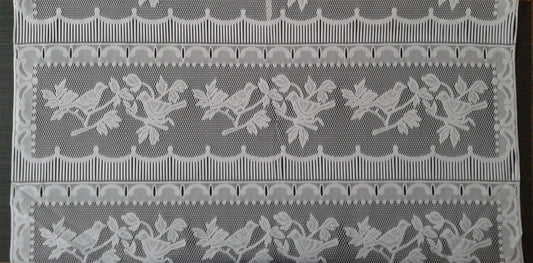 Tenda velata bianca con motivo di uccellini