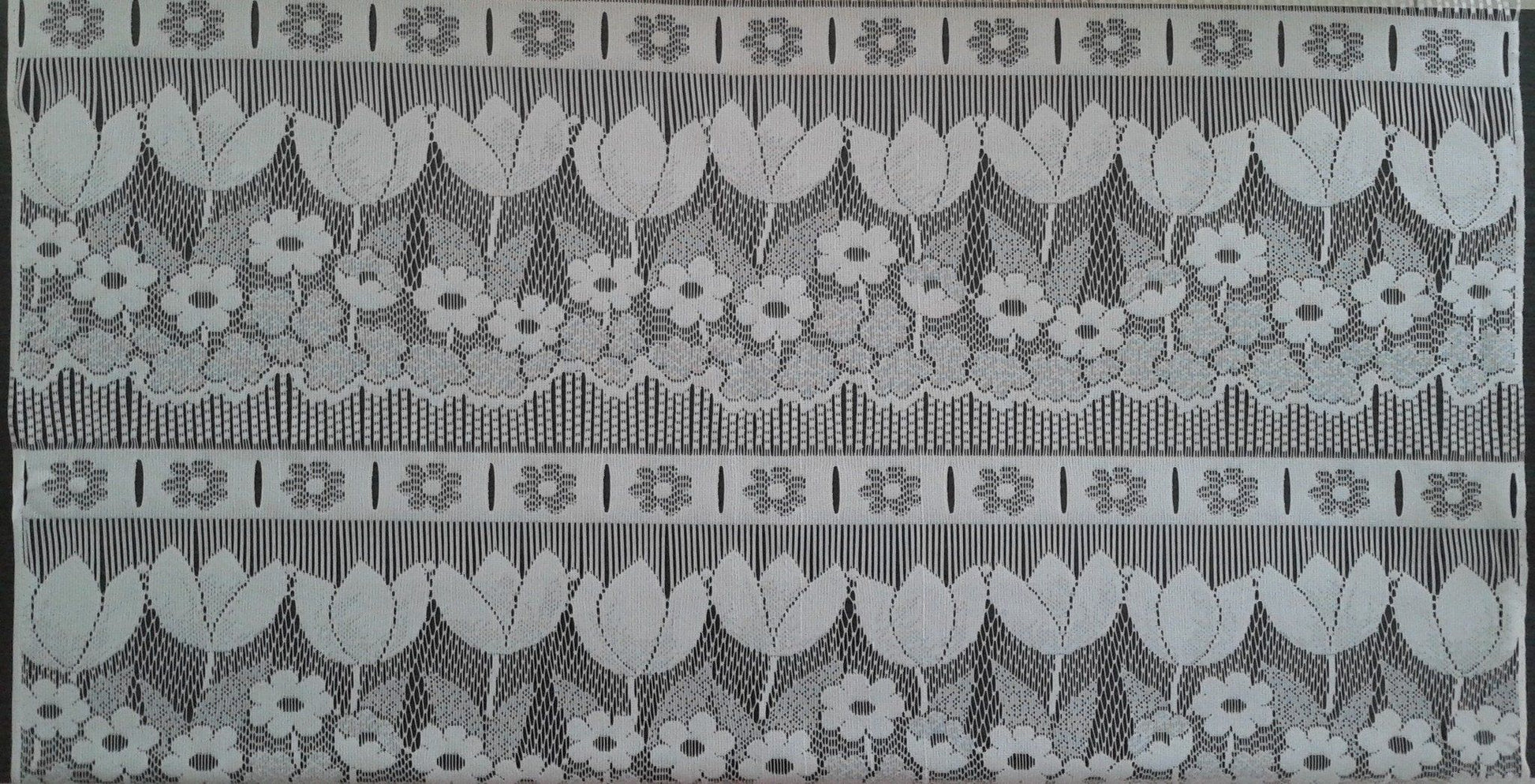 Tenda velata bianca con motivo a tulipano