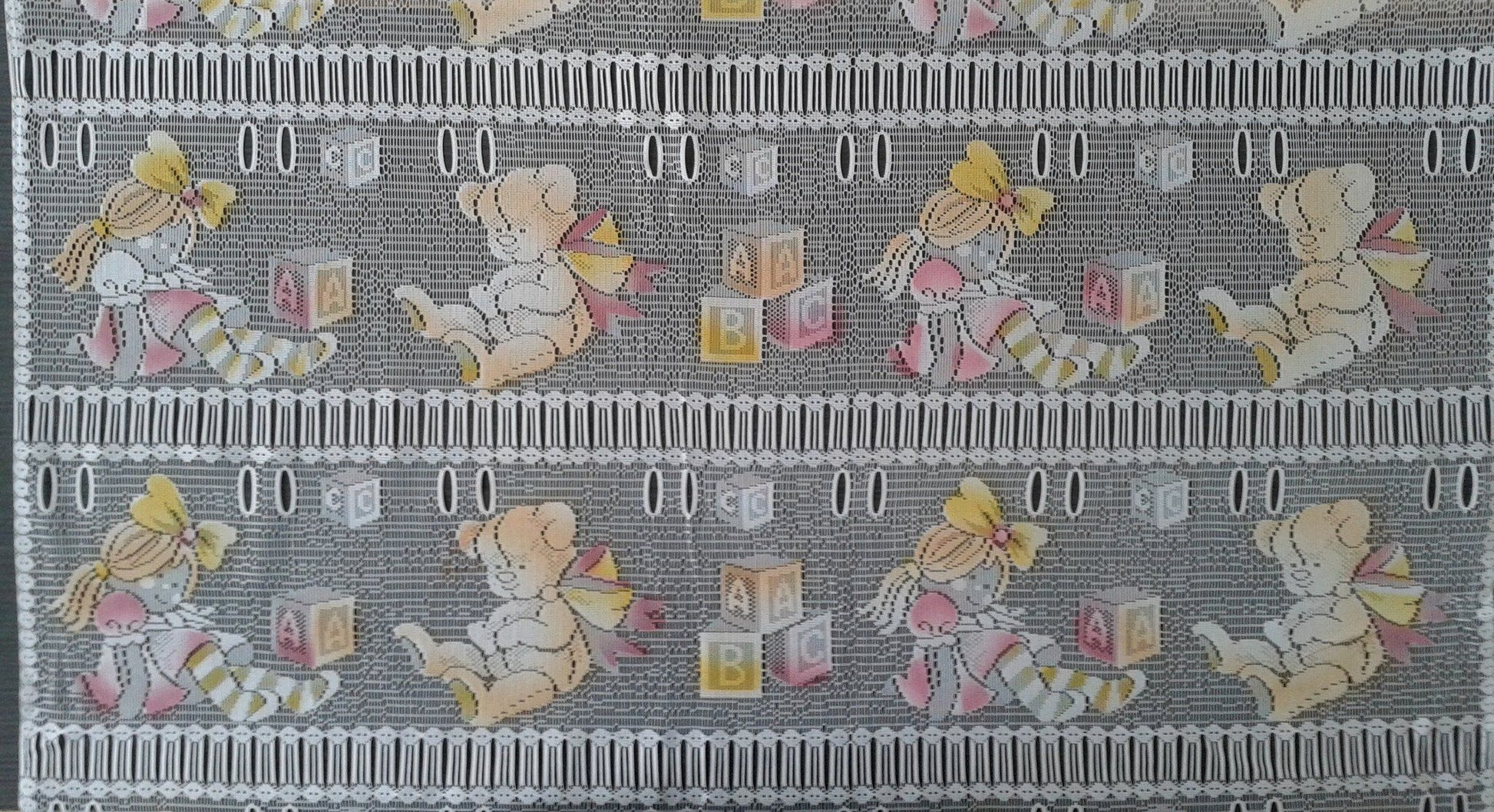 Tenda velata colorata con motivo Bambin